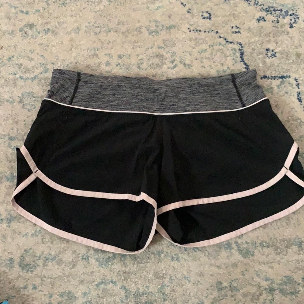 Lululemon size 4 speed short 2.5 inseam